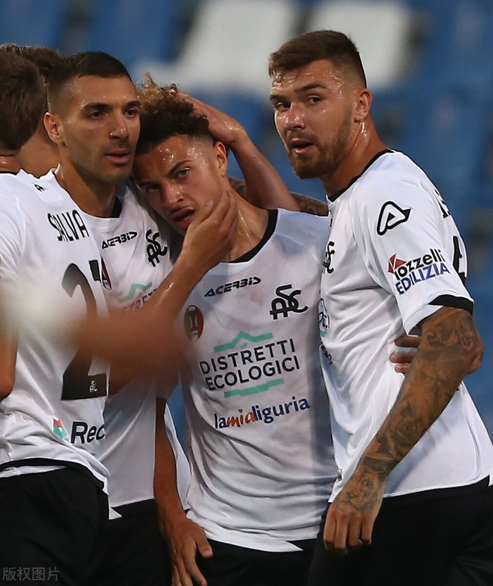 加时末段突围战来临;罗马围绕意甲绝杀压哨;态度坚定;纪律约束更严格(临阵退缩在线观看) 加时末段突围战来临;罗马围绕意甲绝杀压哨;态度坚定;纪律约束更严格(临阵退缩在线观看)